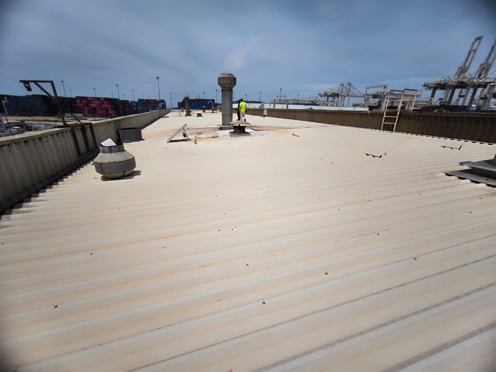 Industrial roof heat reduction assessment in Dubai